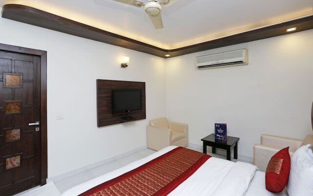 OYO 8902 Hotel Ronald Inn