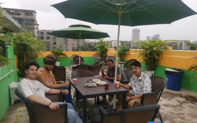 Youzhu Hostel (Shuhanludong Subway Station)