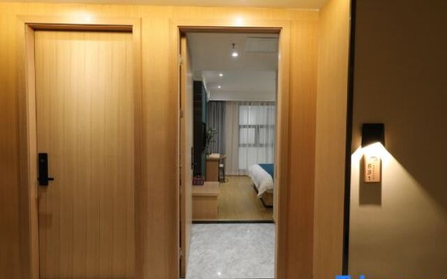 Xinniu Hotel (Chongqing Hua Xi cultural center)