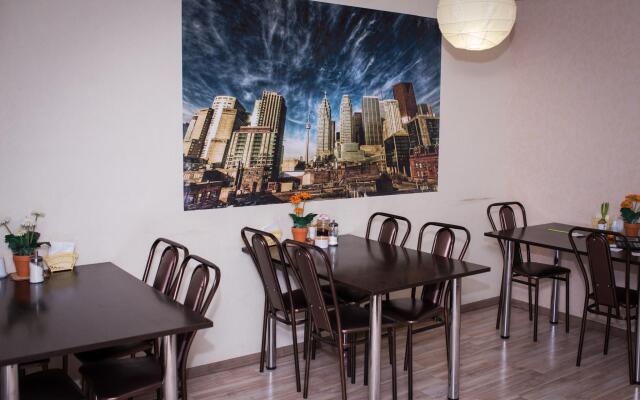 Akiyat Hotel