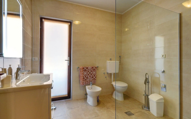 Holiday House in Muntic, Istria, With Fitness Room