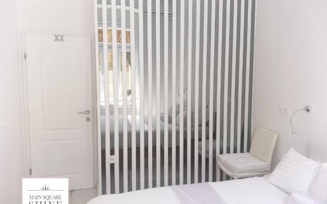 "Shine"Apartment-right on the Main Square 2BDR New Historic Property