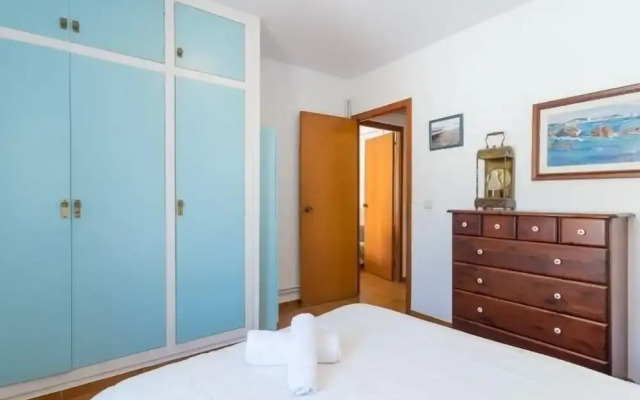 Family flat with parking near beach