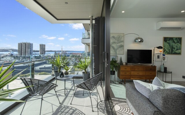QV Almost New Studio Wynyard - 1013