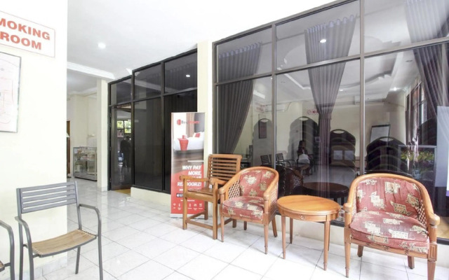 RedDoorz Plus near Stadion Mandala Krida