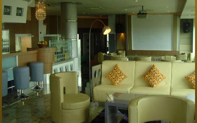 Sri U-Thong Grand Hotel