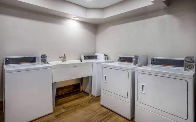 Days Inn by Wyndham Pleasant Prairie Kenosha