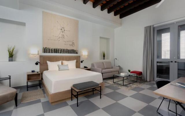Palacio Provincial San Juan, Curio Collection by Hilton