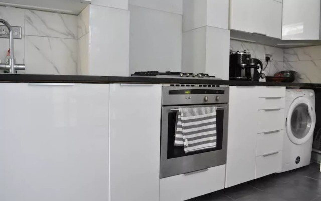 Modern Zone 1 London Apartment
