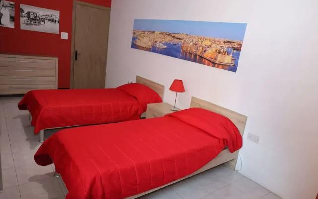 Room-very Bright Well Kept Apartment