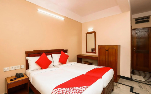 OYO 17056 Hotel Chandra Palace