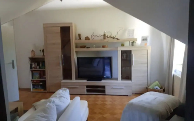 "lake View" Modern Retreat