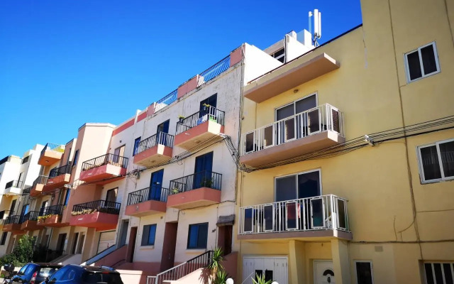 Village Corner 3 bedroom apartment with garage