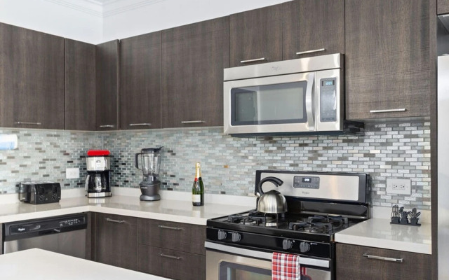 Beautiful 2BR Condo w Large Balcony in Palm Beach