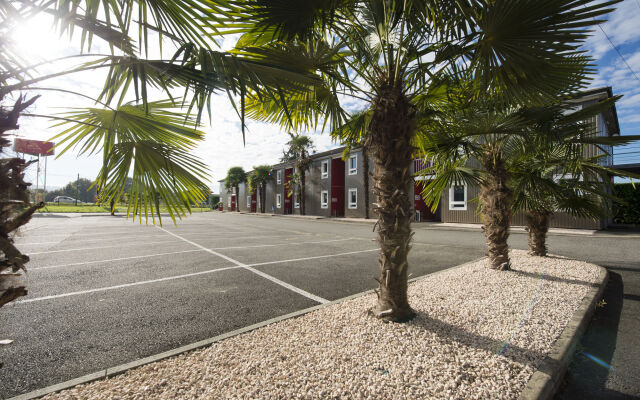 Brit Hotel Essentiel Pau Lescar