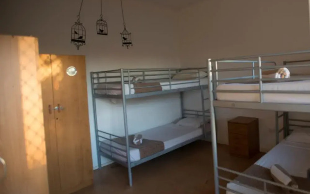 Roey Backpackers & Party Bar