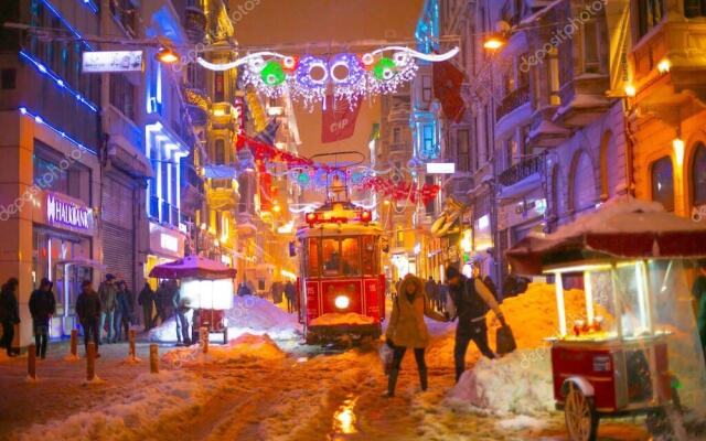 Taksi̇m Whi̇te Sui̇t