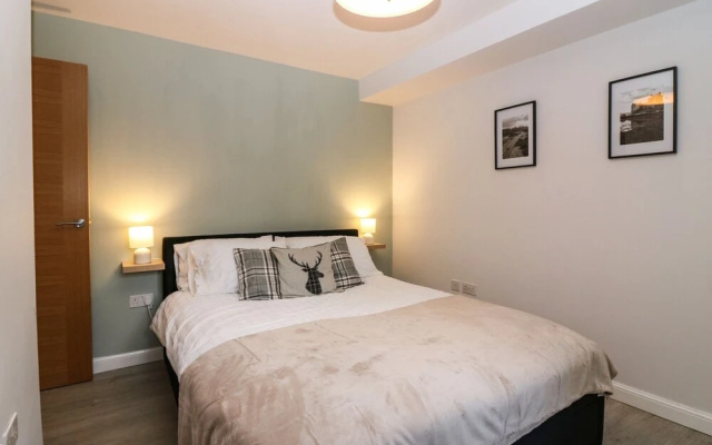 11 Ambleside Court