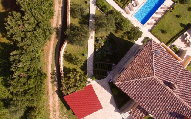 Holiday house Kova - private pool: Liznjan. Istria