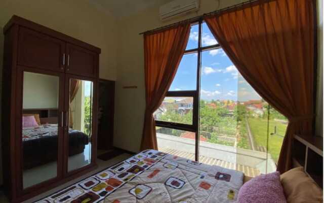 Manyar Sewu Homestay