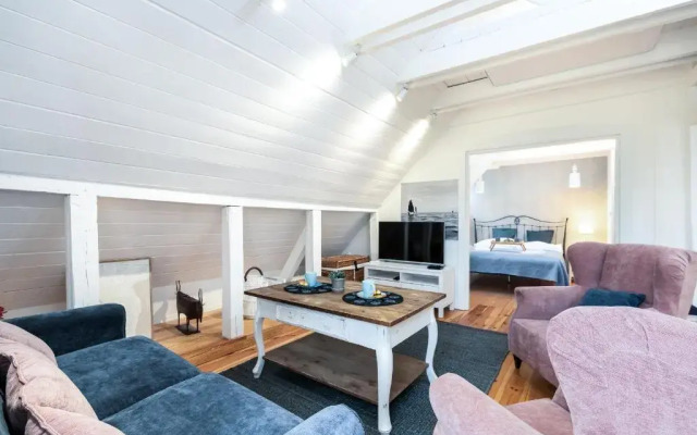 2HomeRent Emily