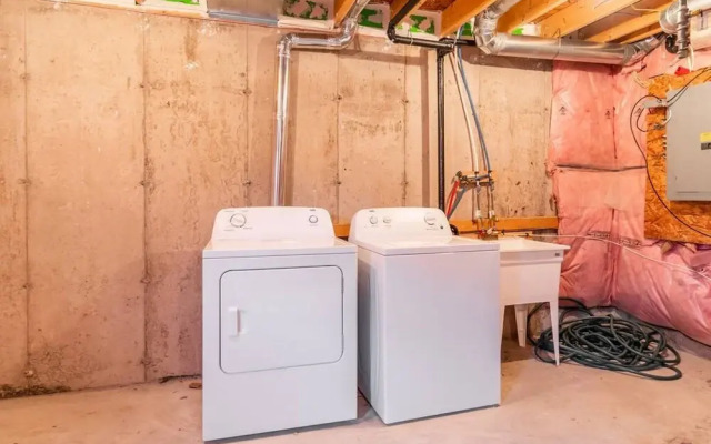 Modern 3BR House Steps to the Beach