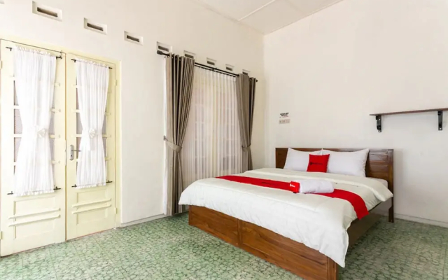 RedDoorz Syariah near Titik Nol Yogyakarta