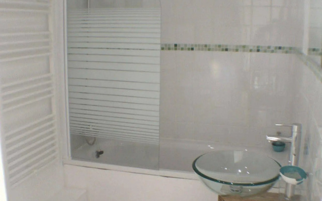 Le Voltaire Chambres et Table d'Hotes