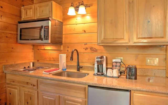 Pine Cove Lodging