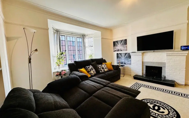 Gerrardscross-sleeps4-parking-petfriendly-wembley