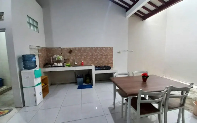 Homestay Syariah Dekat Monjali dan JCM by Simply Homy