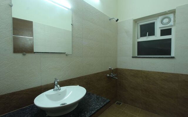 Oyo 26193 Hotel Maple Suites