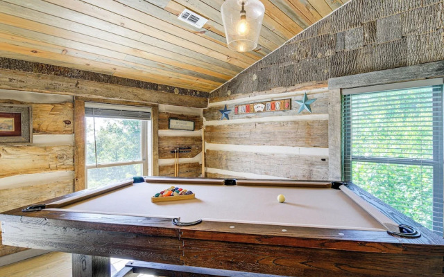 Secluded Gatlinburg Cabin Rental w/ Hot Tub!