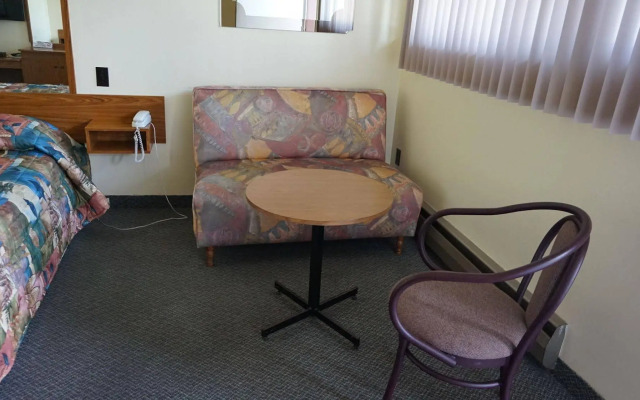 Motel R-100