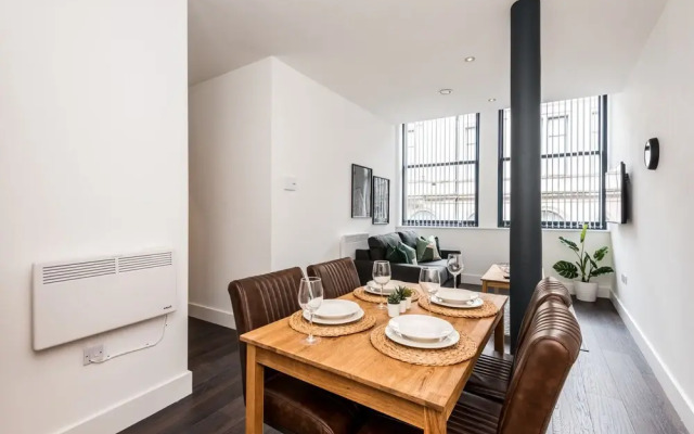Prestige STAY Aparthotel - 42 Stanley Street Party Apartments