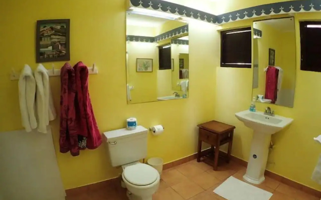 Tumac Villa, 4BR by Jamaican Treasures