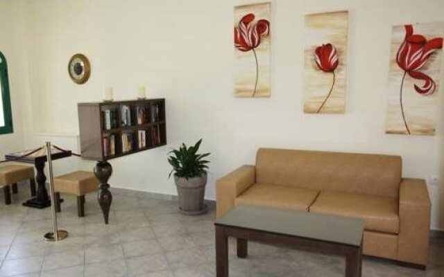 Konstantinos Hotel & Apartments
