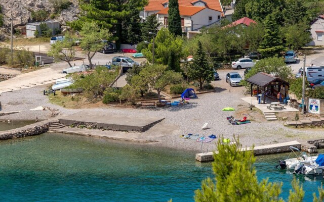 Nice Home in Cesarica With Wifi and 2 Bedrooms