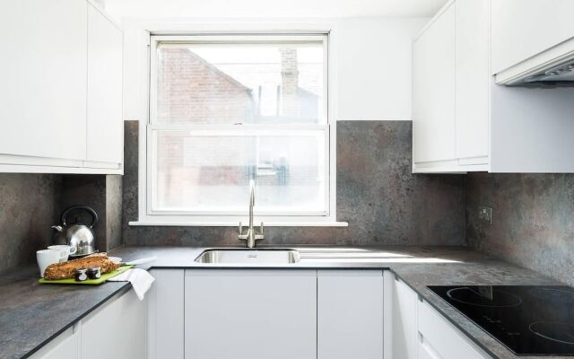 Stylish 2BR Flat next to Battersea Park