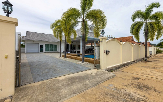 Private 3 Bedroom Pool Villa PP10