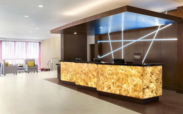 DoubleTree by Hilton Toronto Airport