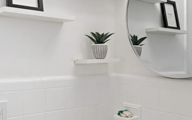 Charming Cozy Studio Lake Ridge