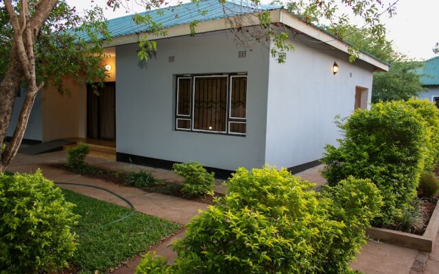 Lulu Guest Lodge