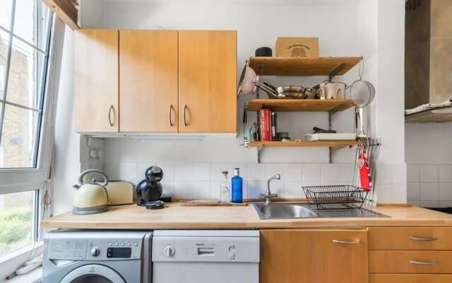 Cosy 1 Bedroom Flat in Quiet Wapping