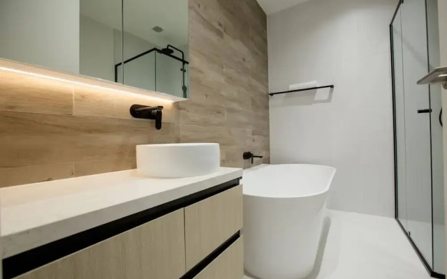 Elegant Stylish Living@mooneeponds Wifi/parking
