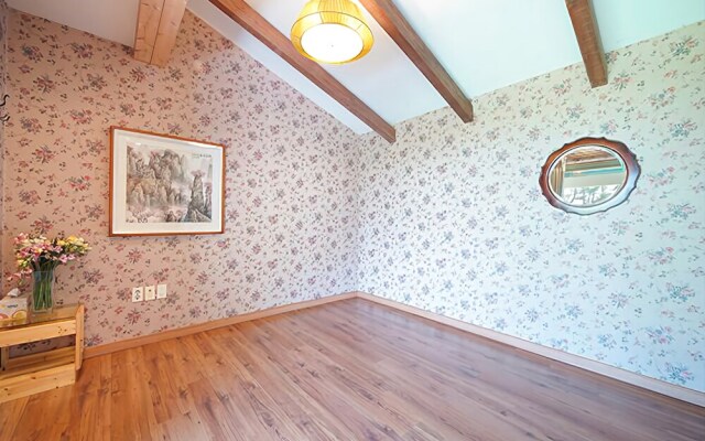 Taean Jaderak Pension