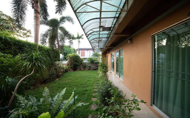 The Room Resort Apartment