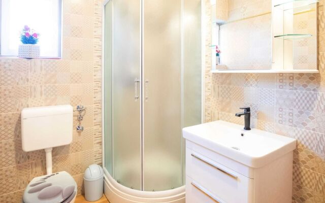 Delightful Apartment in Vir With Garden