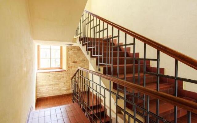 Cozy & Comfy Old Town Apartment With Balcony
