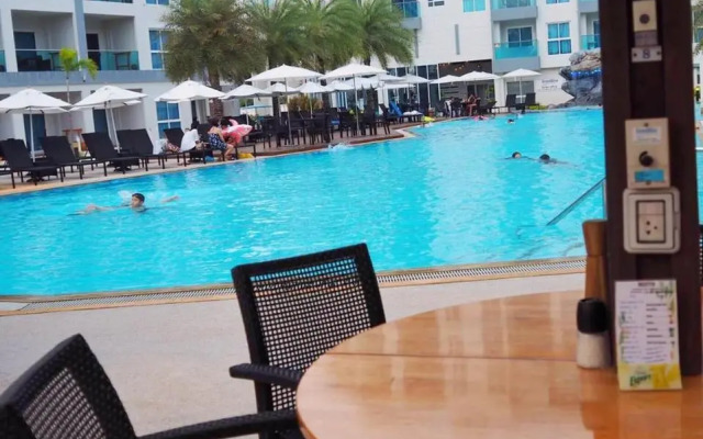 Grandblue condominium Room401 LeamMae phim Beach